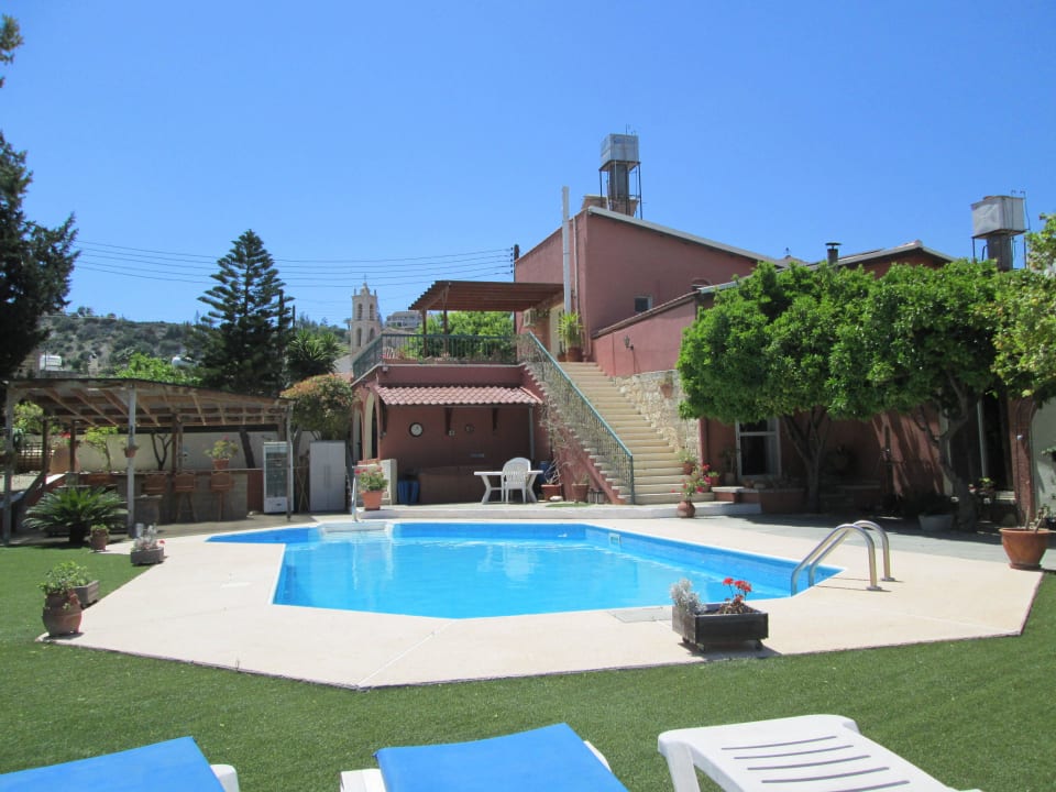 Pool und Haus Villa Effigenia