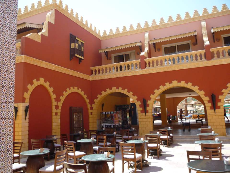 Бар вид днем, вечерний бар совсем иной Pickalbatros Alf Leila Wa Leila Resort - Neverland Hurghada