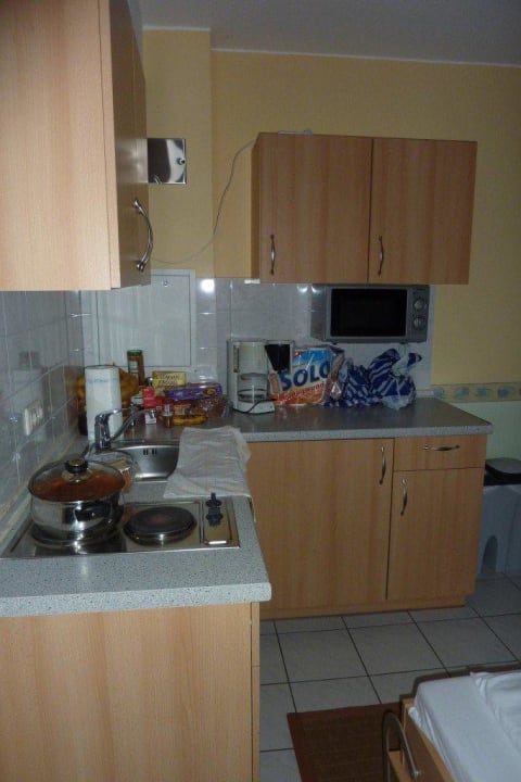 Küchenzeile - die Lebensmittel sind nicht immer da  Moin! Apartments Haus am Mühlenpark