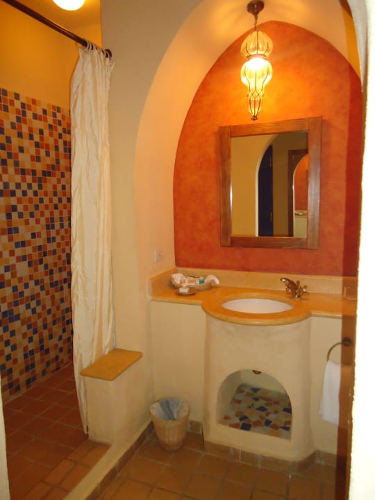 Dusche und Waschbereich, Toilette rechts Marina Lodge At Port Ghalib