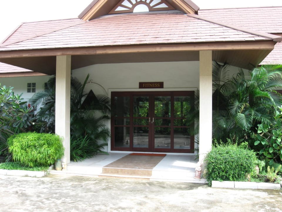 Eingang zum Fitnesscenter Kanok Buri Resort
