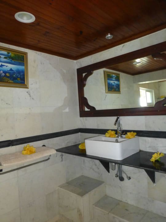 Bad mit Blütendeko Chalets Côté Mer