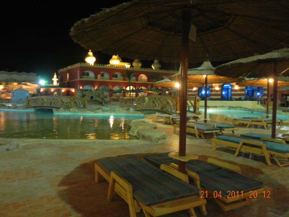 Aktivpool am Abend Pickalbatros Alf Leila Wa Leila Resort - Neverland Hurghada