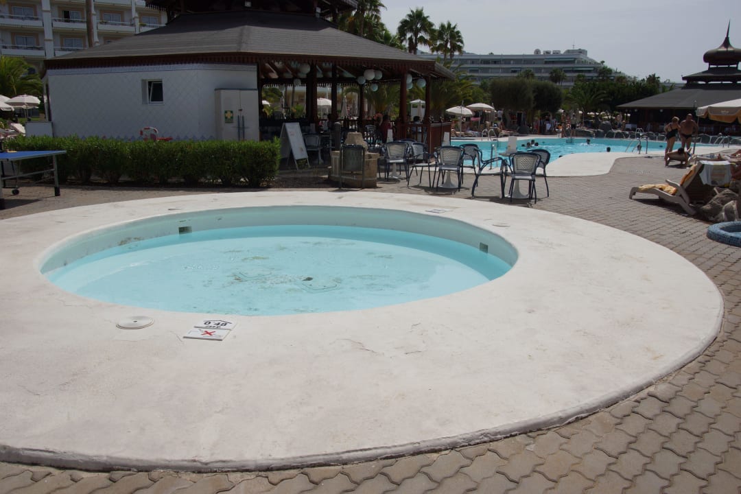 Der kleine Kinderpool nur 45cm tief Hotel Riu Palace Tenerife