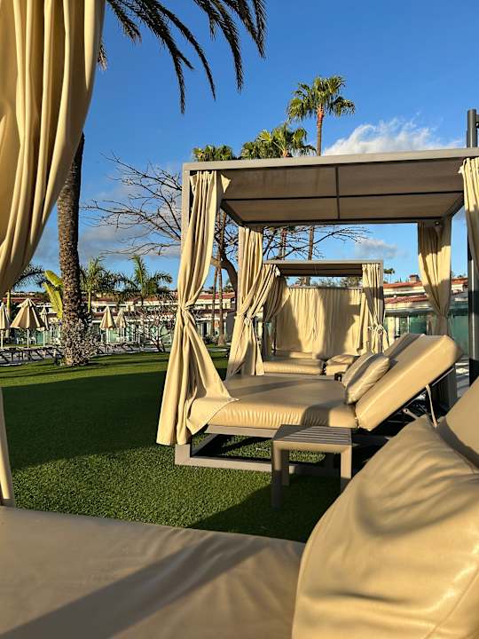 Gartenanlage Kumara Serenoa by Lopesan Hotels