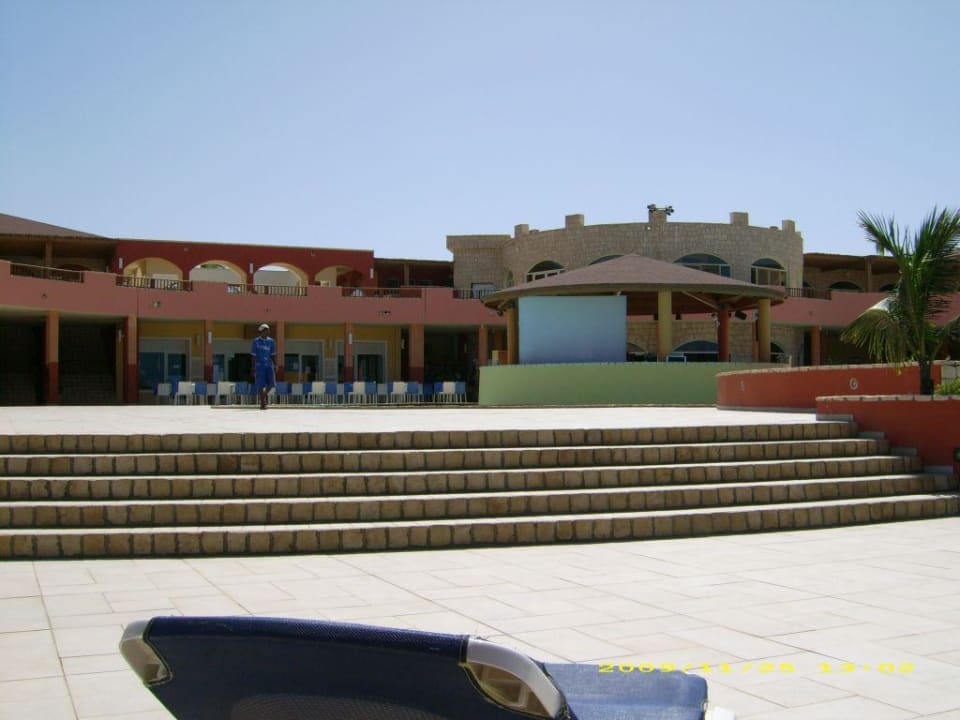 Pool mit Blick auf Lobby (oben) Occidental Boa Vista Beach