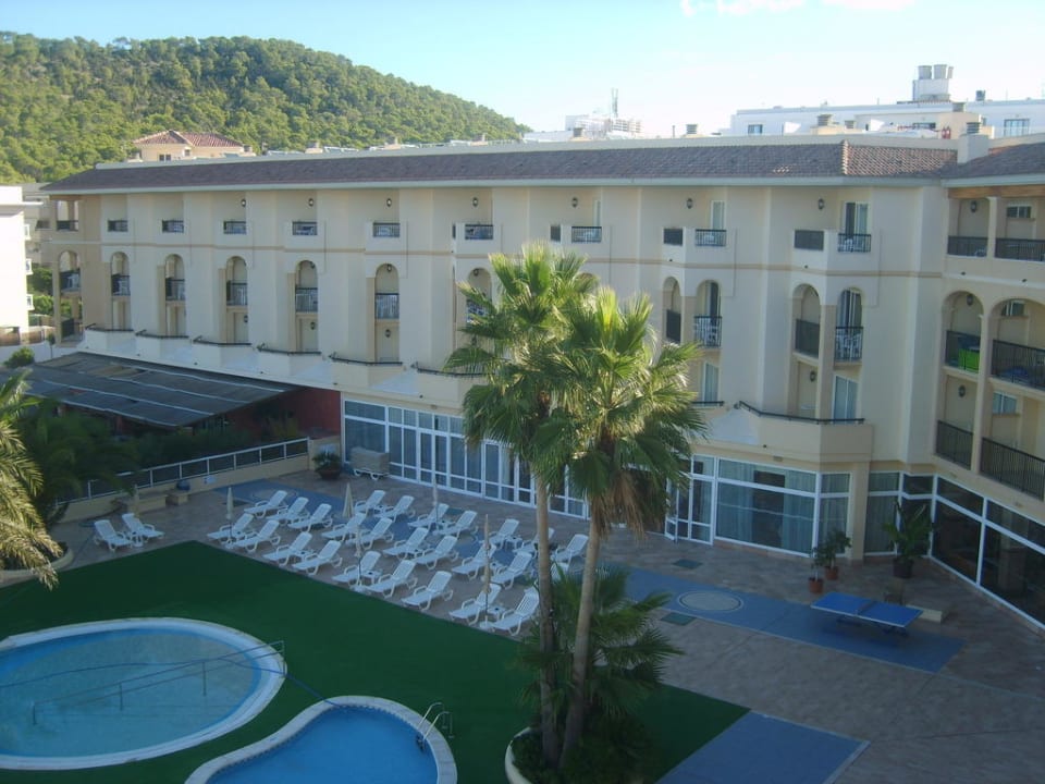 Hotel und ein Teil des Pools Hotel-Apartamentos Blau Parc