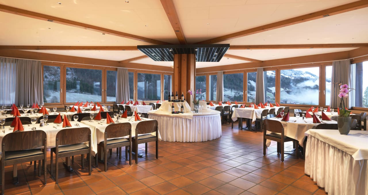Restaurantbereich Panoramasaal Seeblick Höhenhotel