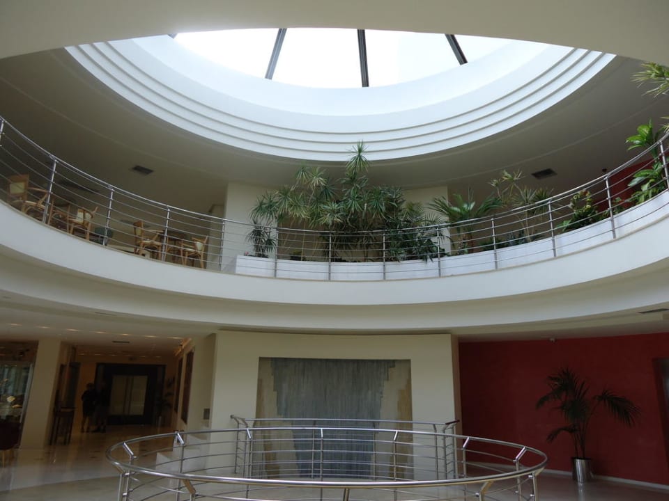 Eingang Grand Hotel Holiday Resort