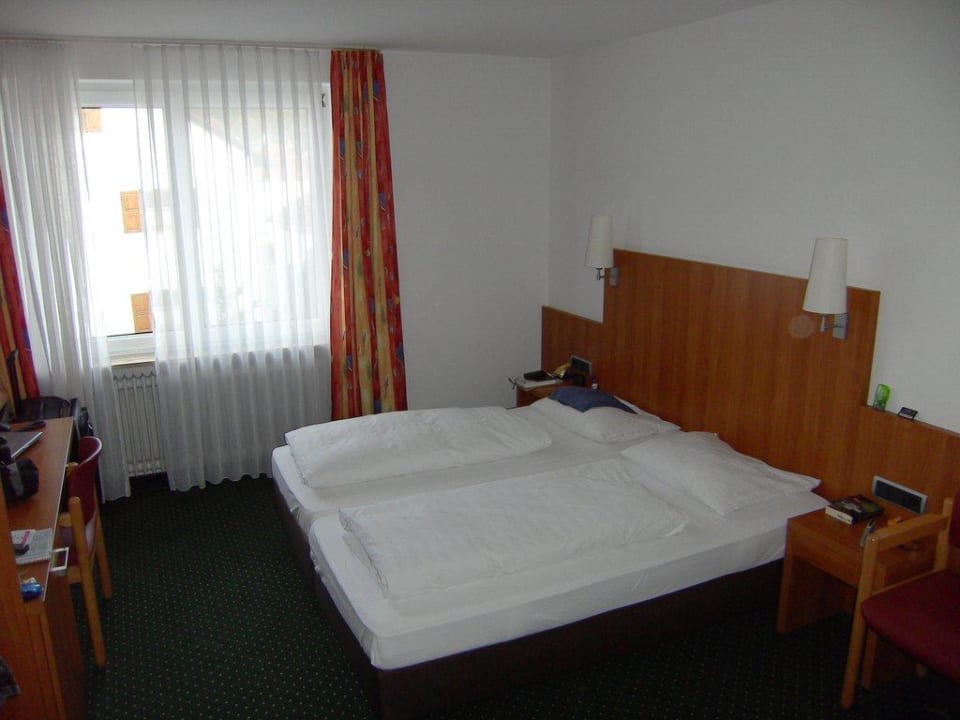 3-Bett-Zimmer vom 3.Bett aus gesehen Hotel Gasthof Hirschenwirt