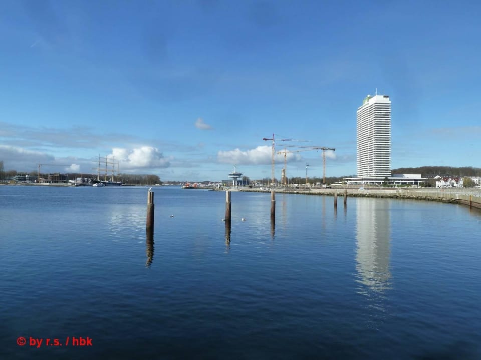  Das Hotel vom Leuchtturm aus  Maritim Strandhotel Travem  nde