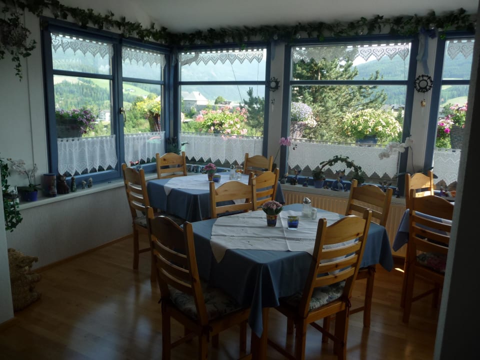 Frühstücksraum Pension Haus Alpina