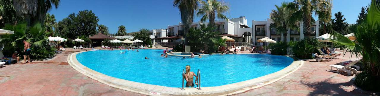 Panorama basenu Hotel Medisun