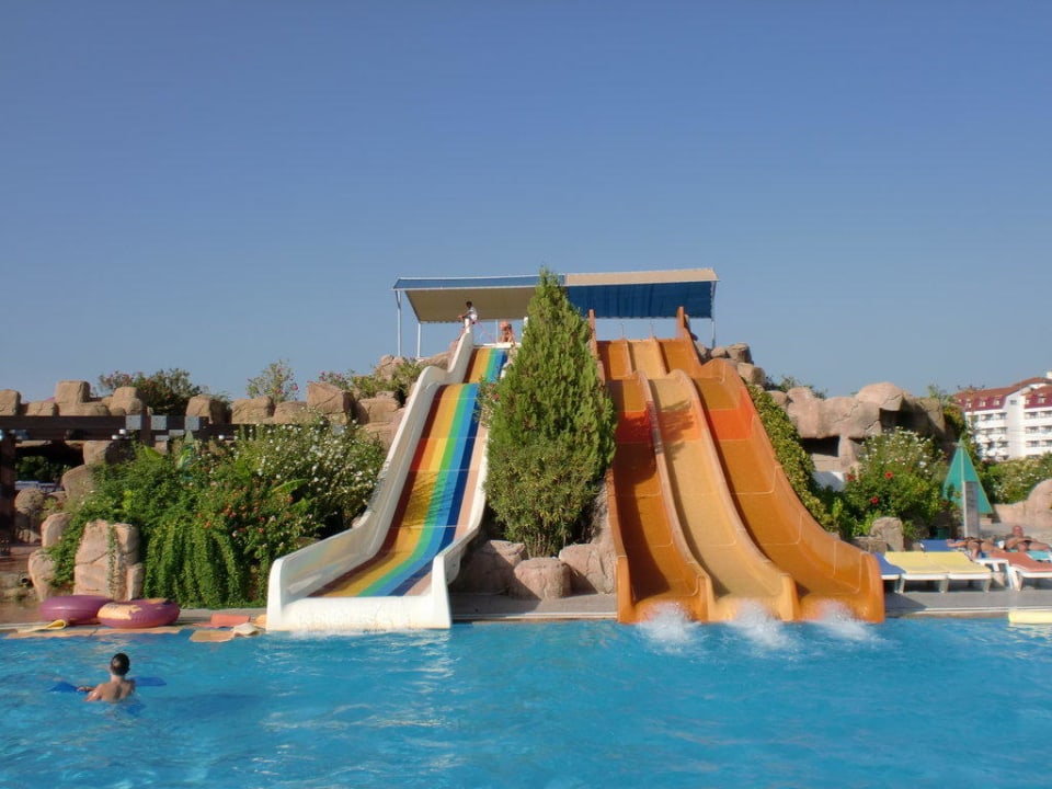 Aktiv Pool mit Rutschen VONRESORT Golden Beach