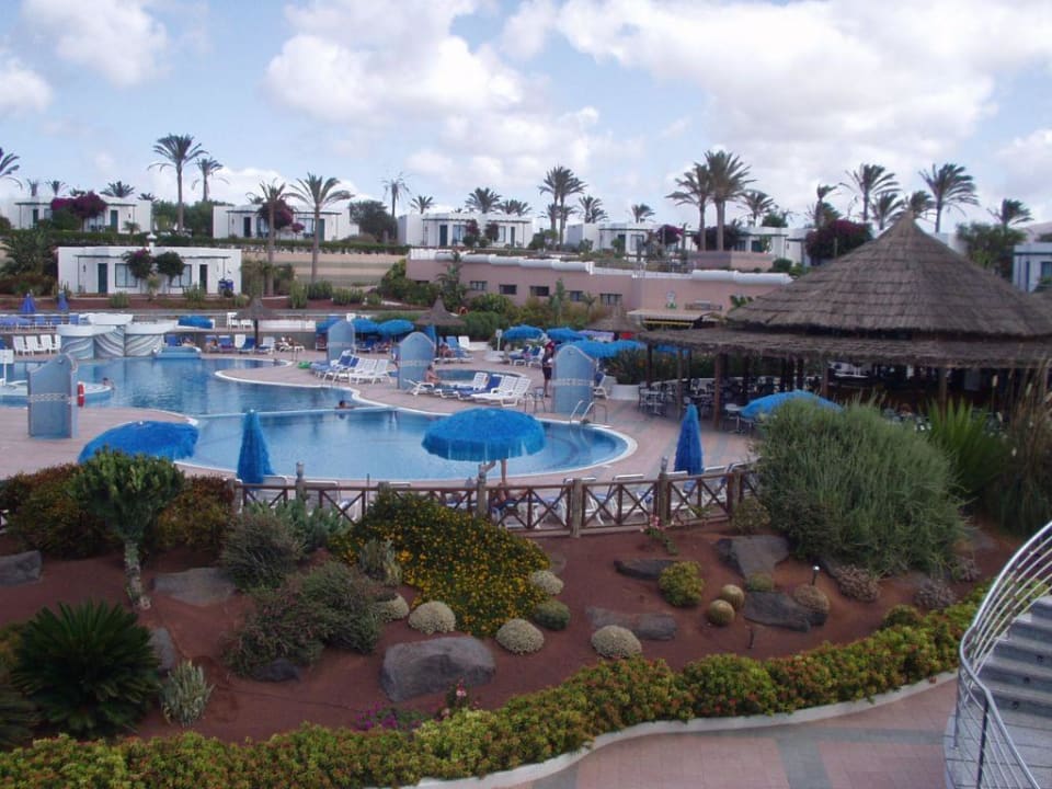 Überblick Pool und Poolbar Hotel HL Club Playa Blanca