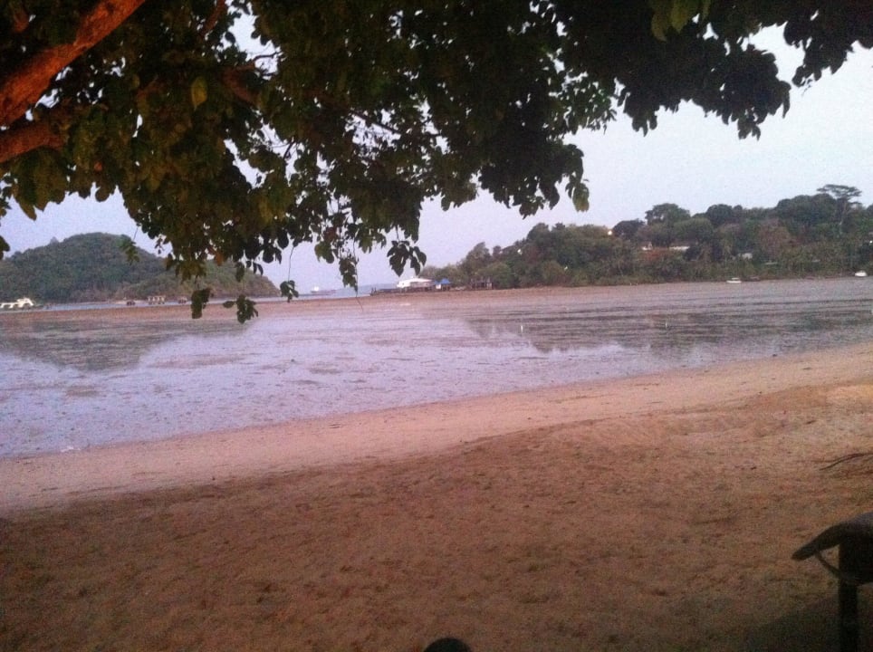 Meer bei Ebbe Crowne Plaza Phuket Panwa Beach