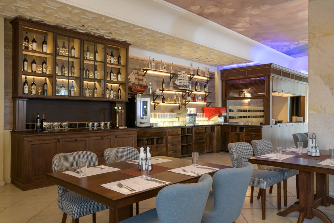 Gastro Hotel Palace, Sunny Day Resort