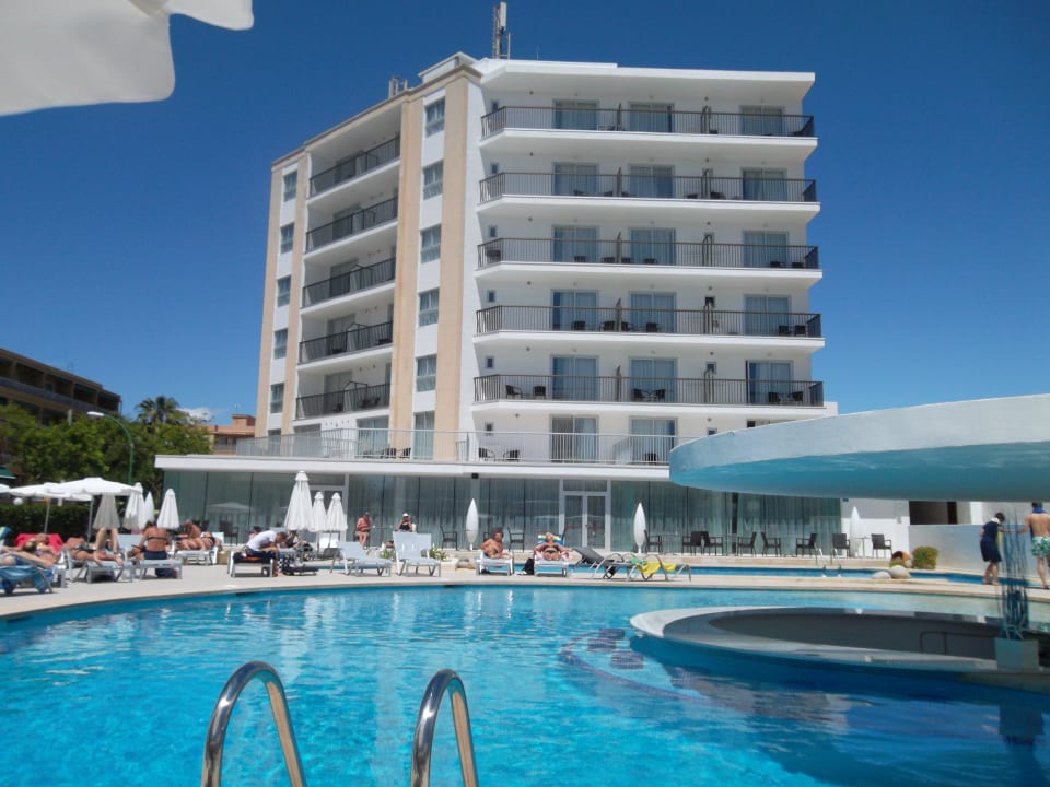 Pool und Hotel JS Palma Stay
