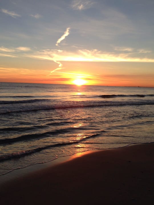 Sonnenaufgang am Strand El Ksar Resort & Thalasso