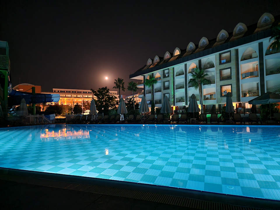 Pool Crystal Prestige Pearl Collection