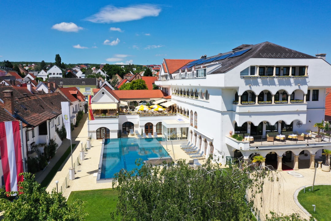 Pool Privathotel Das Schmidt