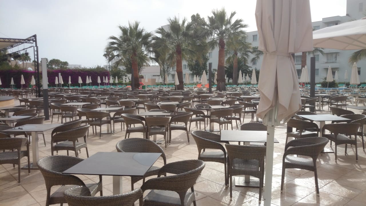 Sitzbereich am Pool allsun App.-Hotel Orient Beach