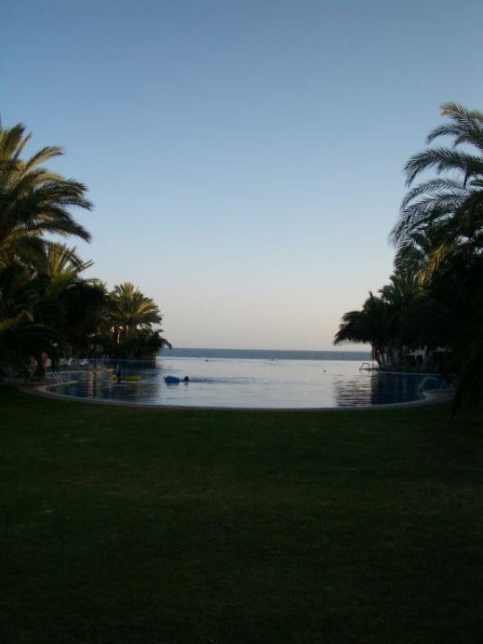 Sonnenuntergang am Hotelpool Lopesan Costa Meloneras, Resort & Spa