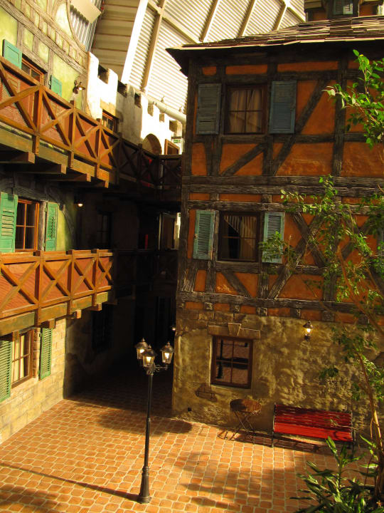 Burg Innenhof Tropical Islands Resort