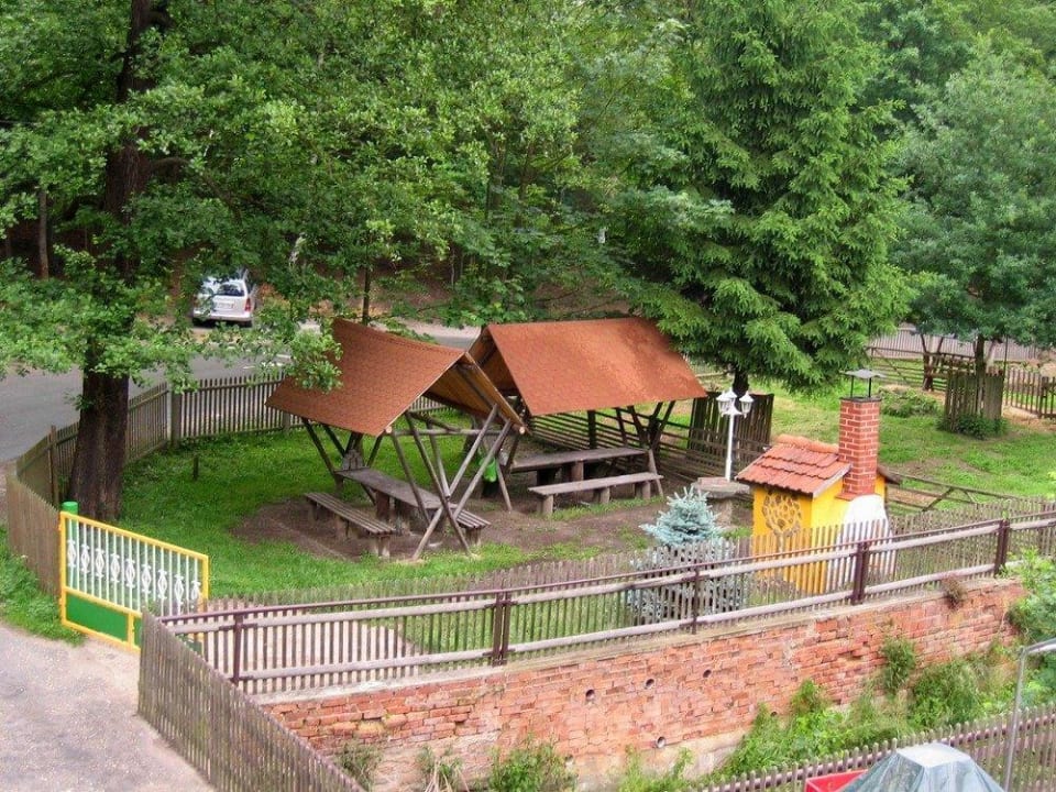 Grillplatz vor dem Haus DJH Jugendherberge Eisenberg