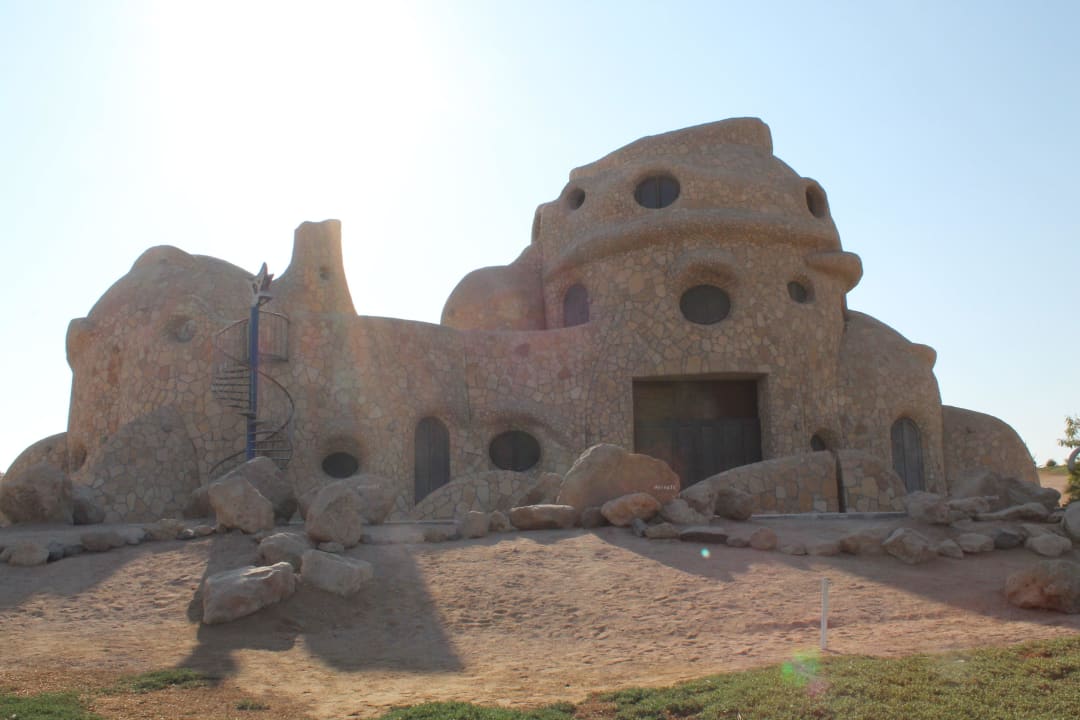 Рядом с отелем Panorama Bungalows Resort El Gouna