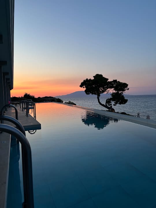 Pool Alexandra Beach Resort & Spa