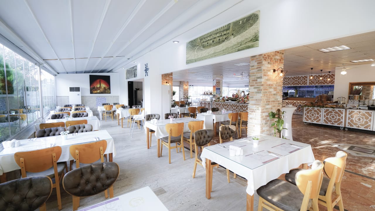 Gastro Hotel Lara World