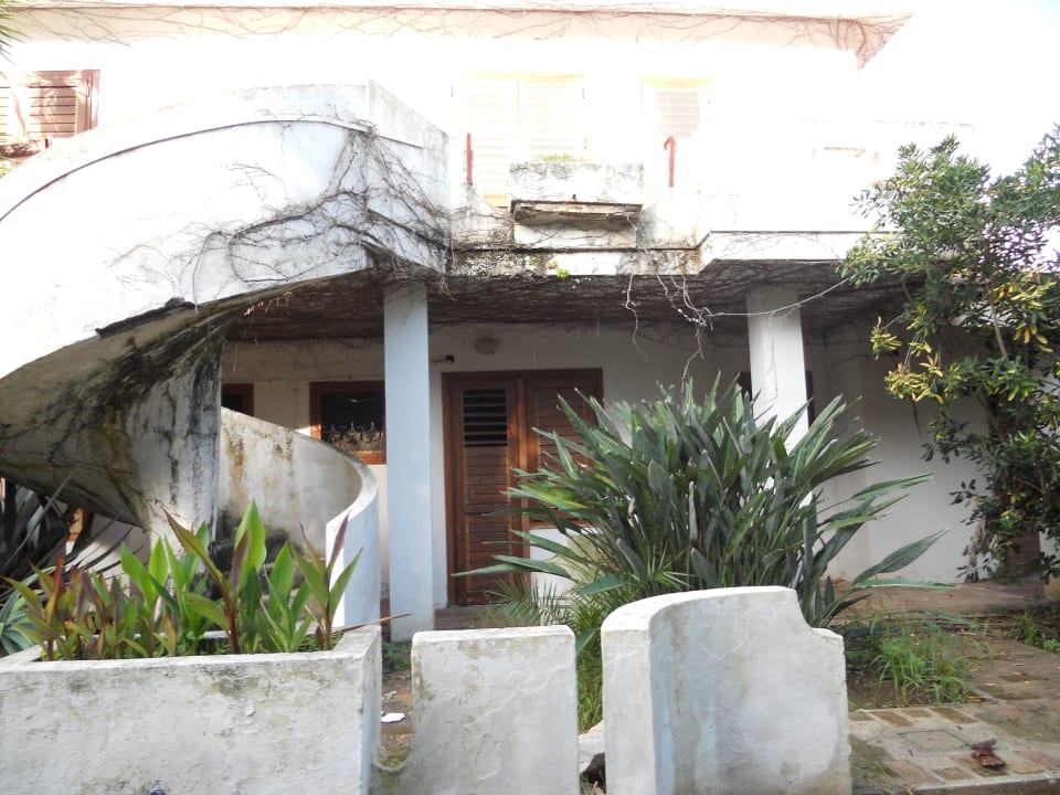 Verwahrloste Bungalows Hotel Resort Lido Degli Aranci