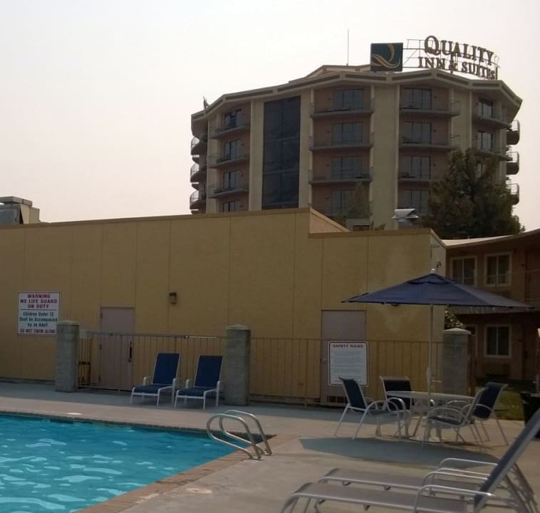Pool Quality Inn & Suites
