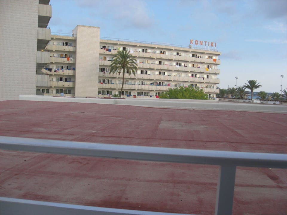Balkon über Terrasse Richtung KONTIKI Hotel HM Gran Fiesta