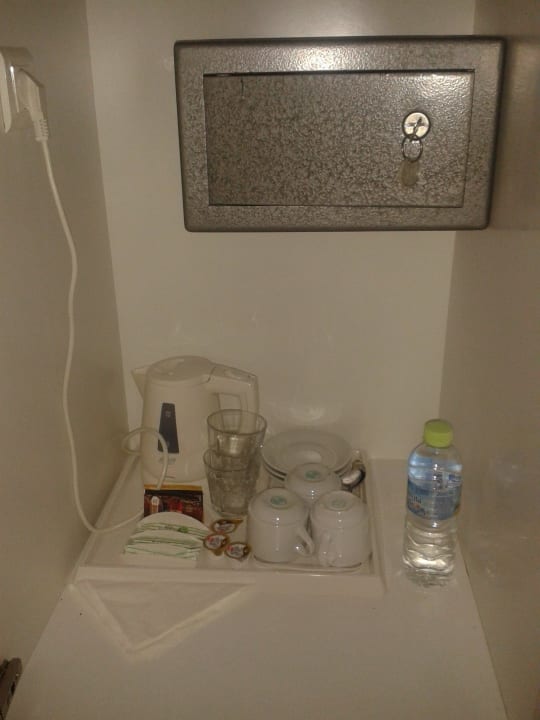 Safe mit Wasserkocher + Tee/Kaffee Hotel Kalithea Horizon Royal