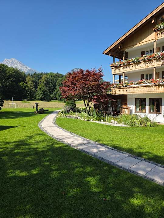 Außenansicht Alm- & Wellnesshotel Alpenhof