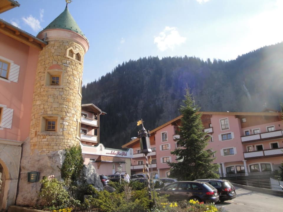 Blick auf Montanara-Trakt Wellnesshotel ...liebes Rot-Flüh