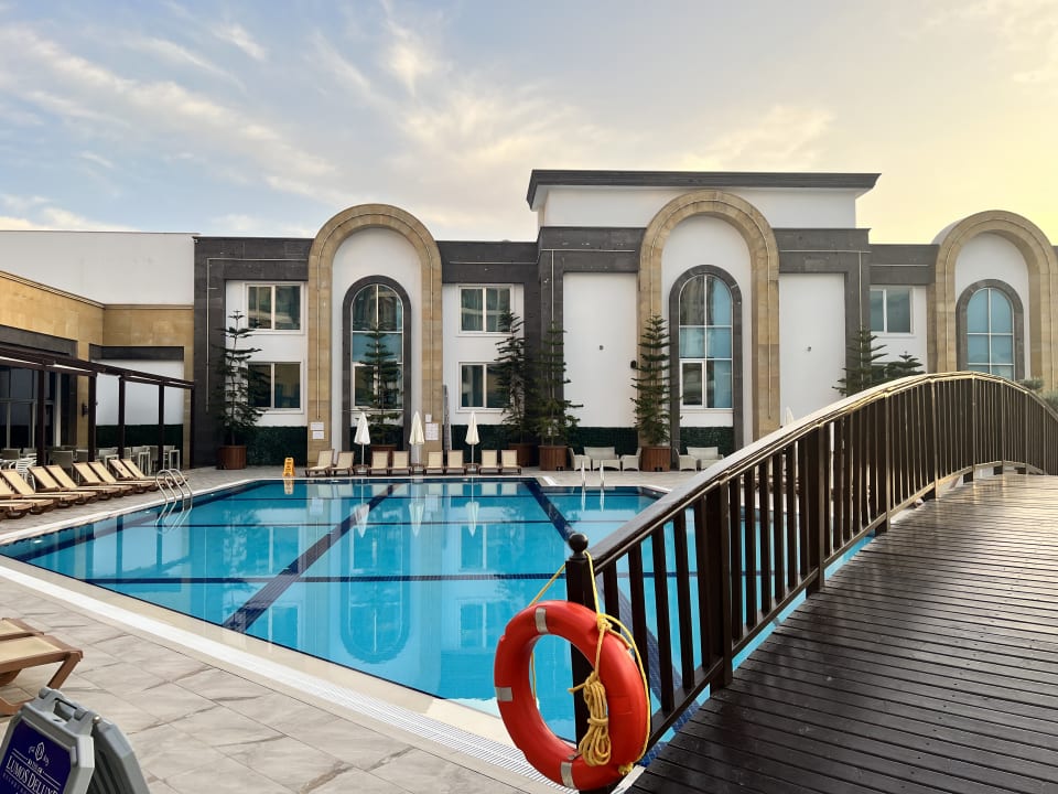 Pool The Lumos Deluxe Resort Hotel