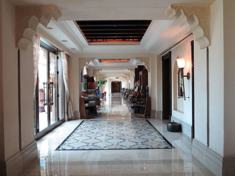 Souvenirladen in Anschluß an die Lobby Jumeirah Mina Al Salam