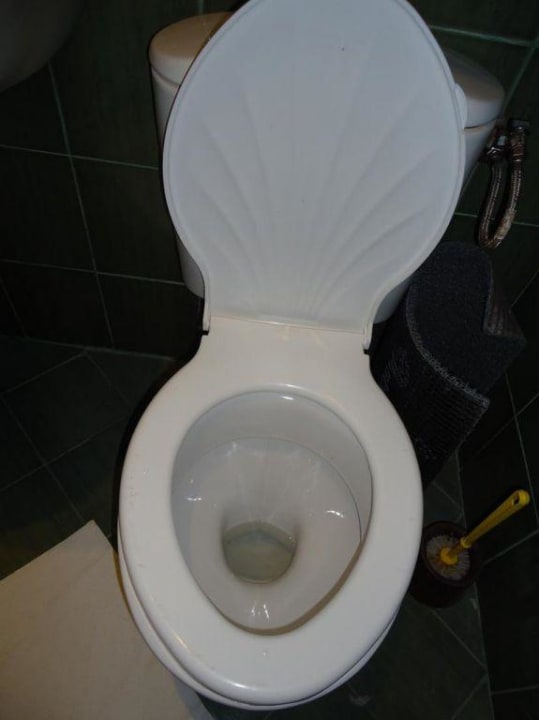 Toilette im Zimmer Hotel Zefir Beach