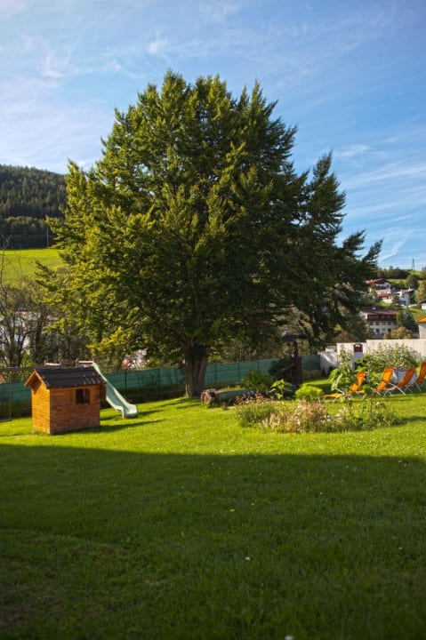 Hotelliegegarten mit Bergblick Hotel Wilder Mann