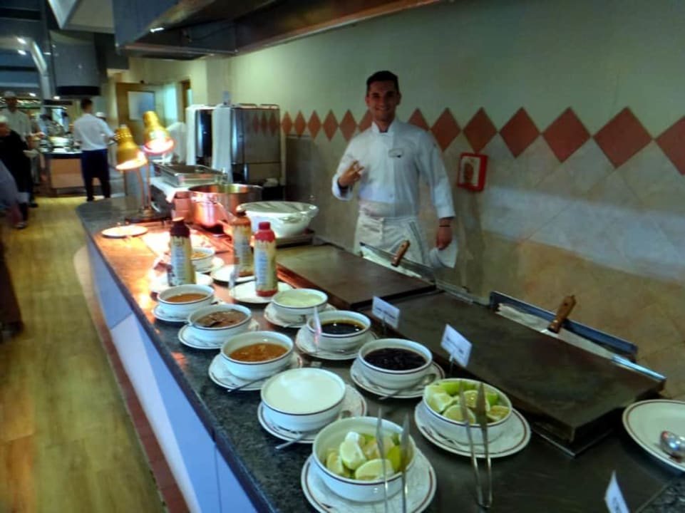 Büfett Constantinou Bros Athena Beach Hotel