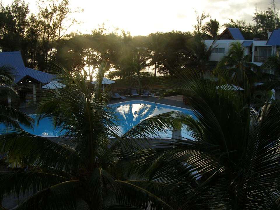 Hotelabendstimmung Le Peninsula Bay Beach Resort & Spa