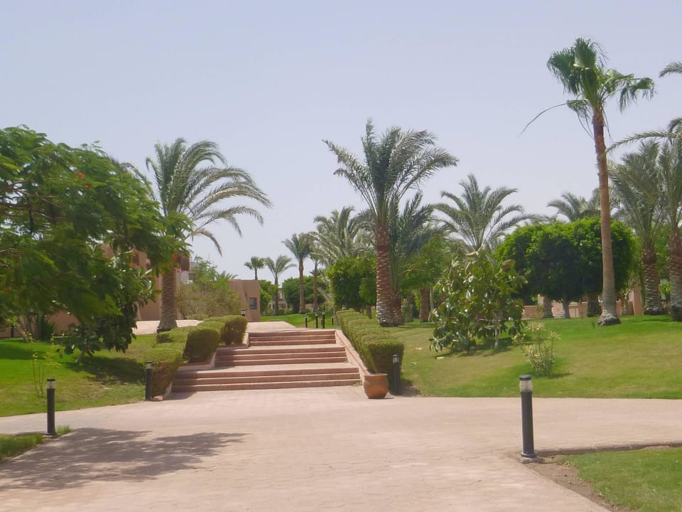 Weg zum Bungalow Pharaoh Azur Resort