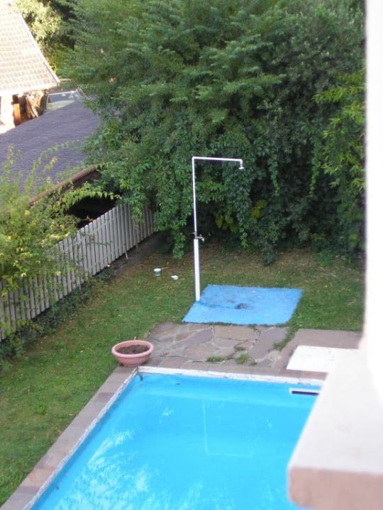 Pool mit Dusche Hotel Alpenhof