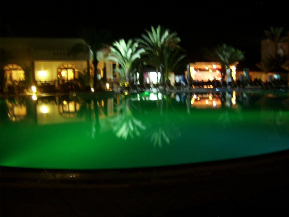 Pool bei Nacht Hotel Green Palm
