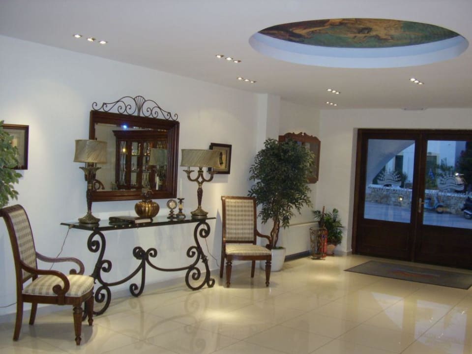 In der Hotellobby Naxos Resort Beach Hotel