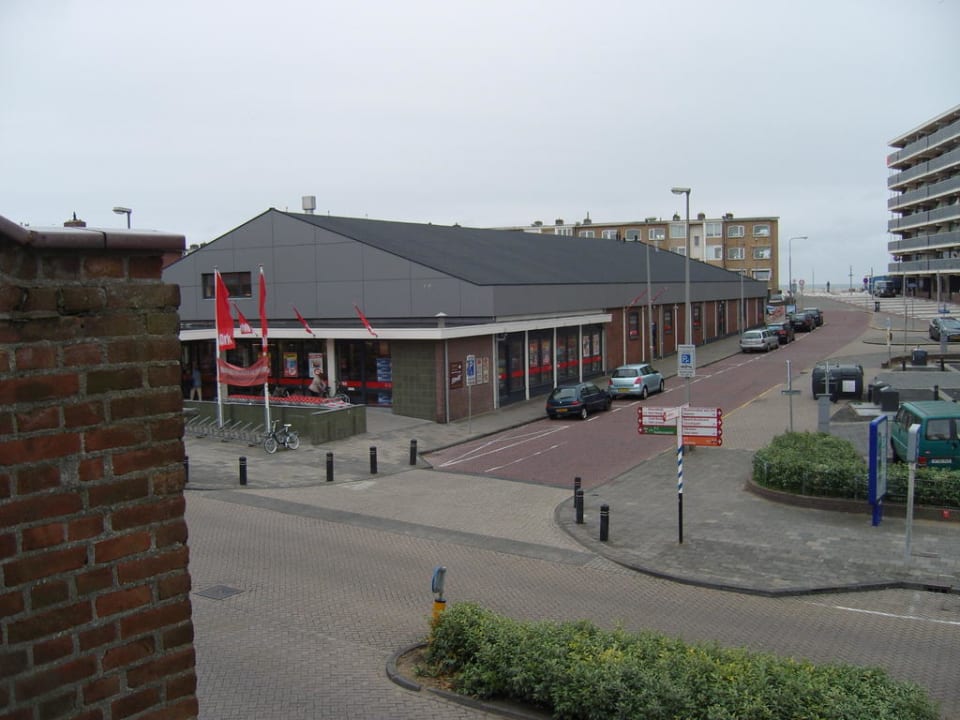 Supermarkt Dirk/Weg zum Strand Pension Sixtysix