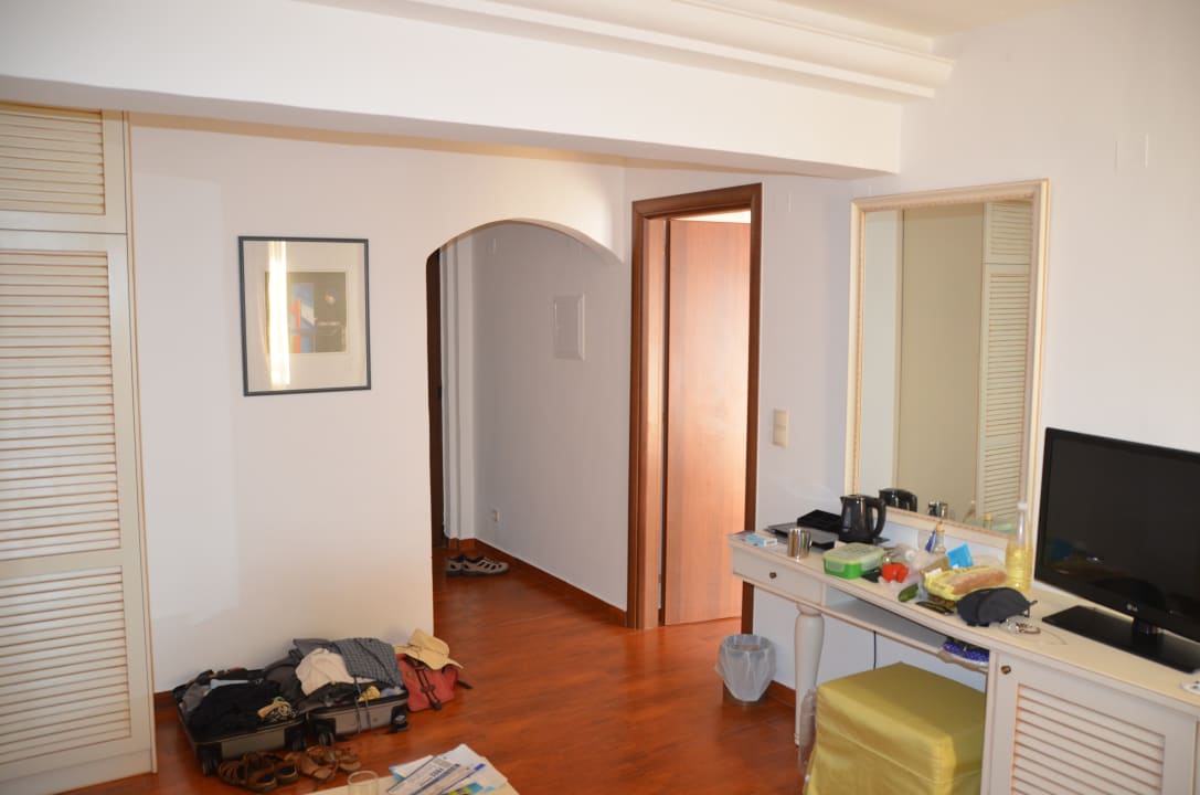 Zimmer Alexander Beach Hotel & Village Resort